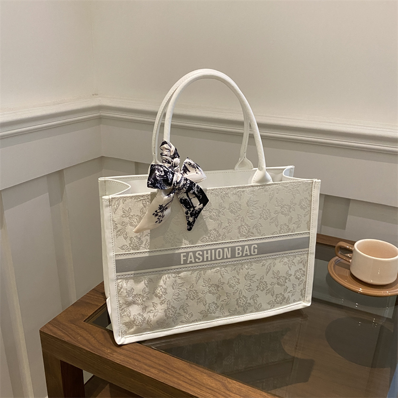 Luxury Bags Reseller - Tas Tote Wanita Mewah Elegan Motif